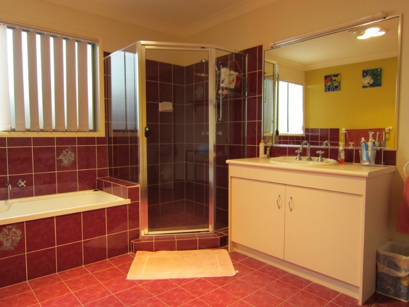 21 Calverton Court, Brassall QLD 4305