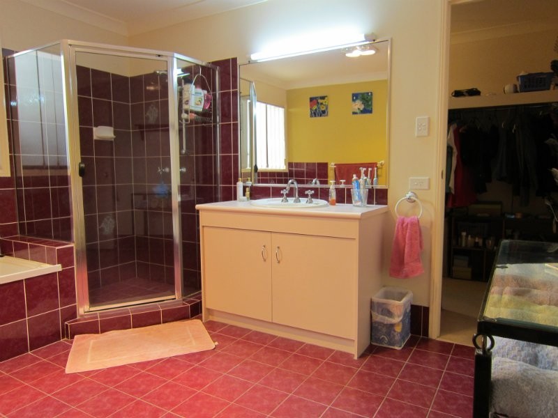 21 Calverton Court, Brassall QLD 4305