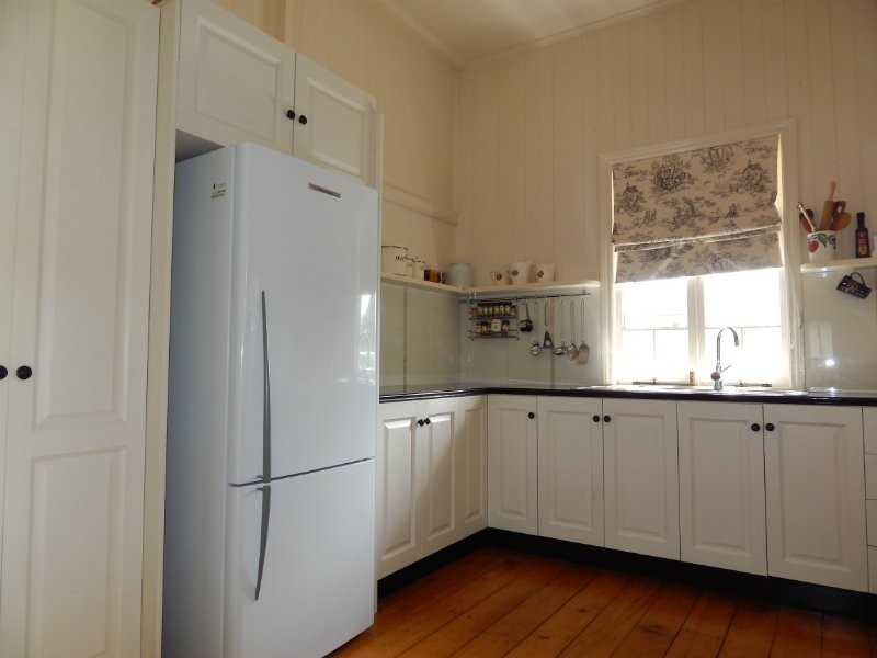 44 Blackstone Road, Newtown QLD 4305