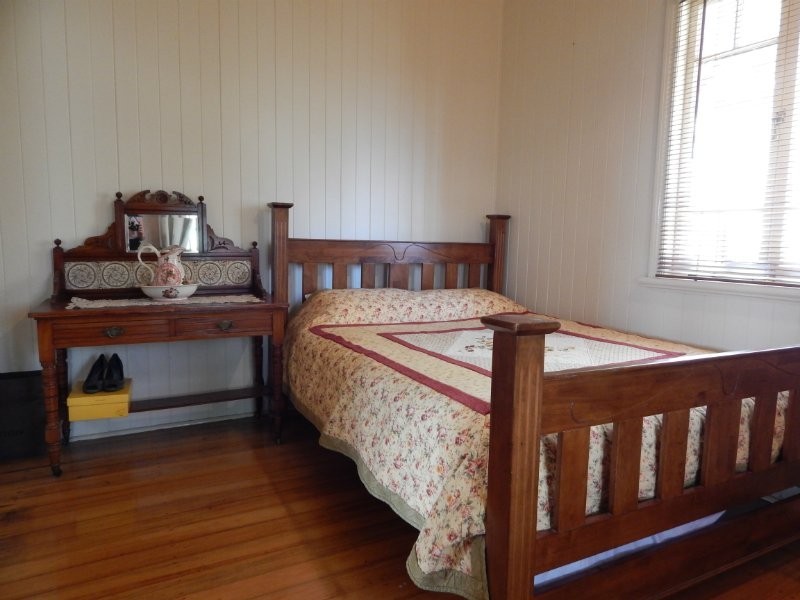 44 Blackstone Road, Newtown QLD 4305