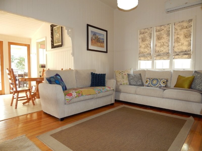 44 Blackstone Road, Newtown QLD 4305