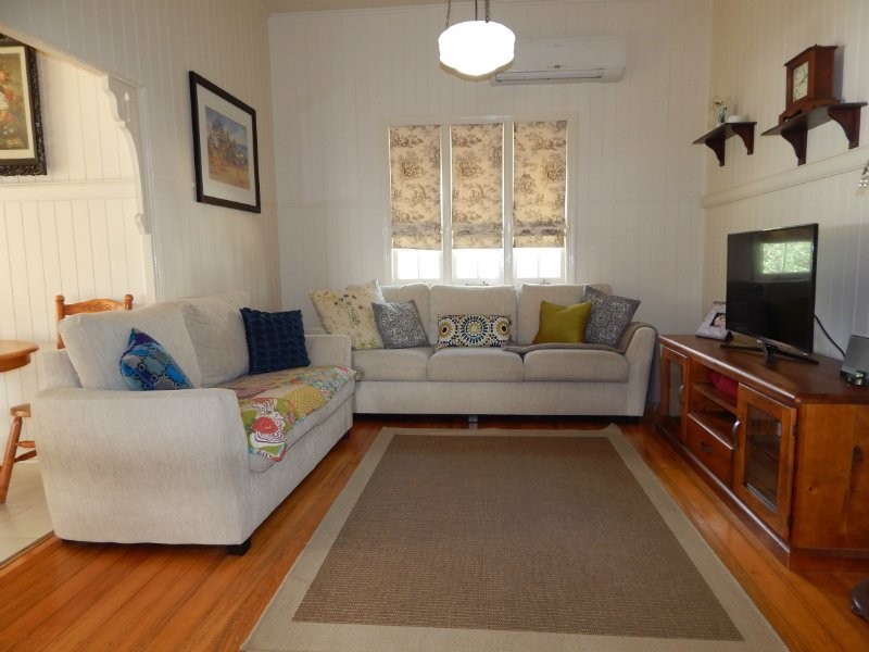 44 Blackstone Road, Newtown QLD 4305