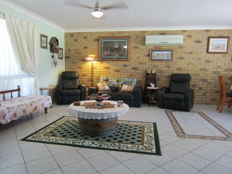21 Wisteria Street, Walloon QLD 4306