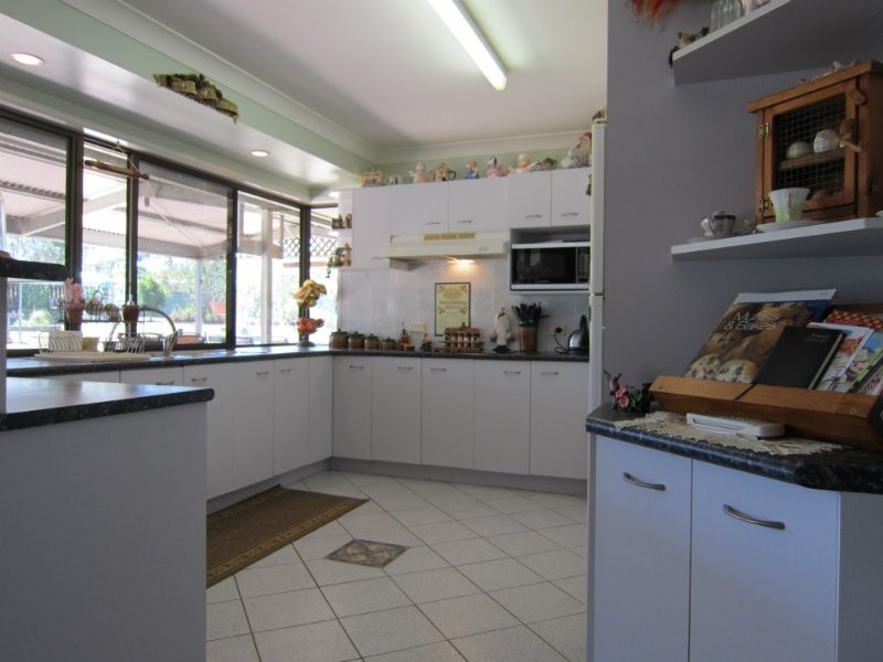 21 Wisteria Street, Walloon QLD 4306