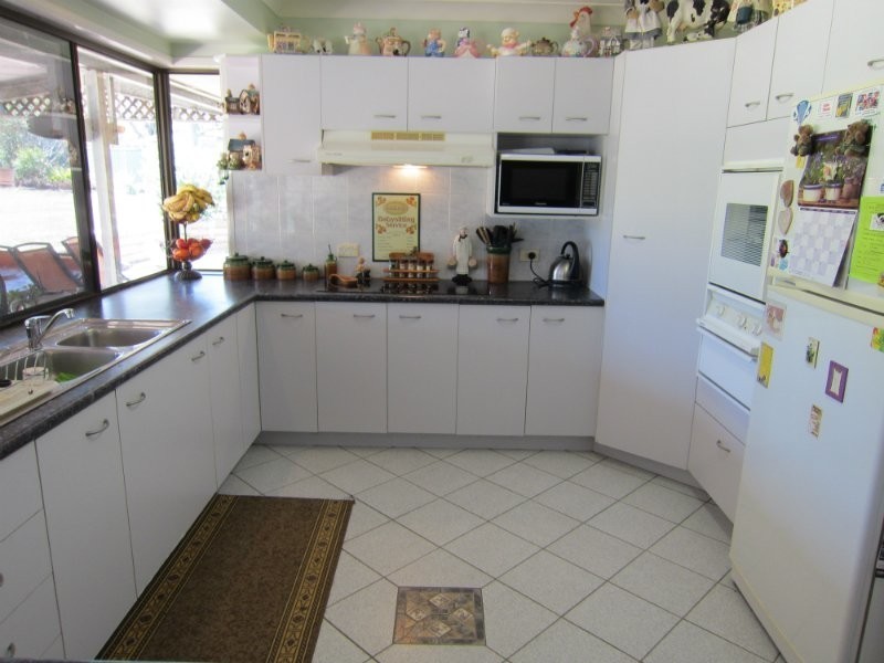 21 Wisteria Street, Walloon QLD 4306