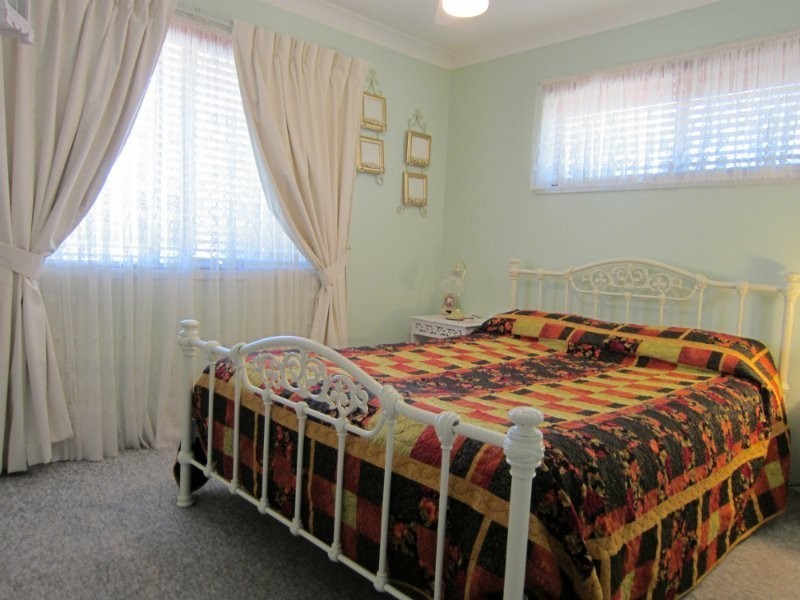 21 Wisteria Street, Walloon QLD 4306