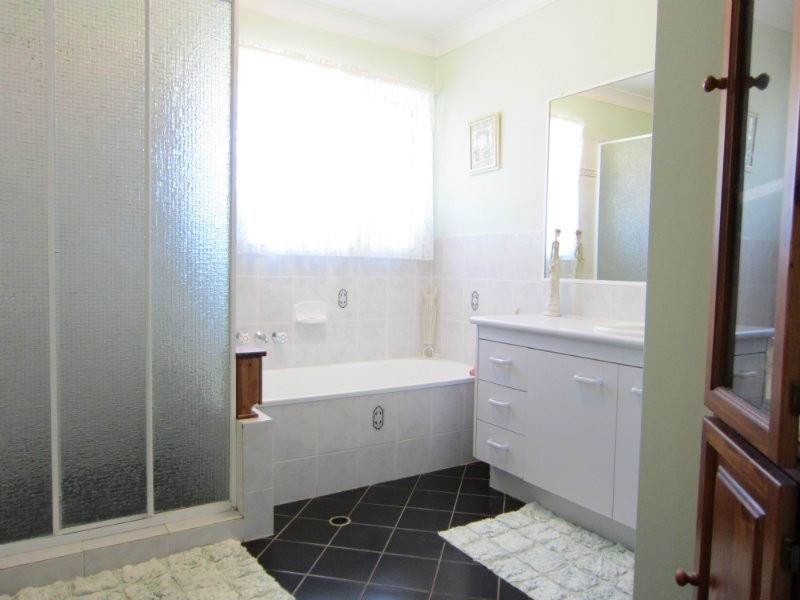 21 Wisteria Street, Walloon QLD 4306