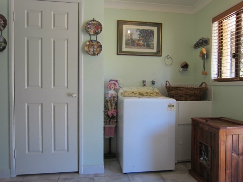 21 Wisteria Street, Walloon QLD 4306