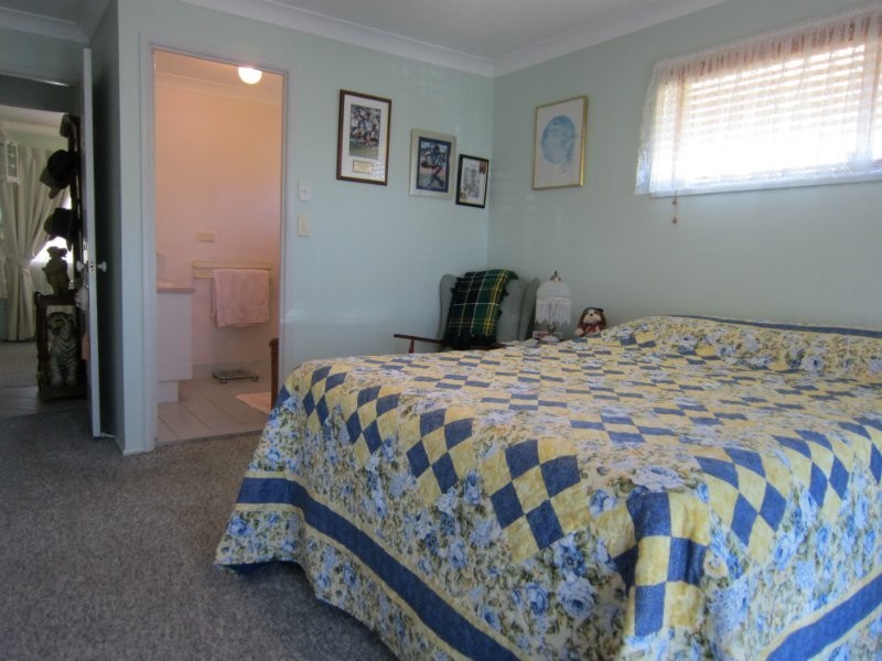 21 Wisteria Street, Walloon QLD 4306