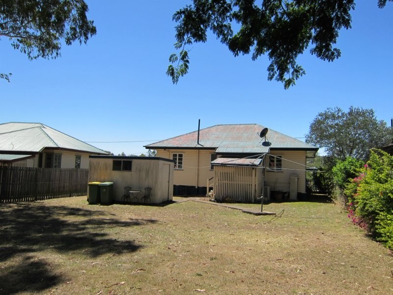 8 Crescent Street, Leichhardt QLD 4305