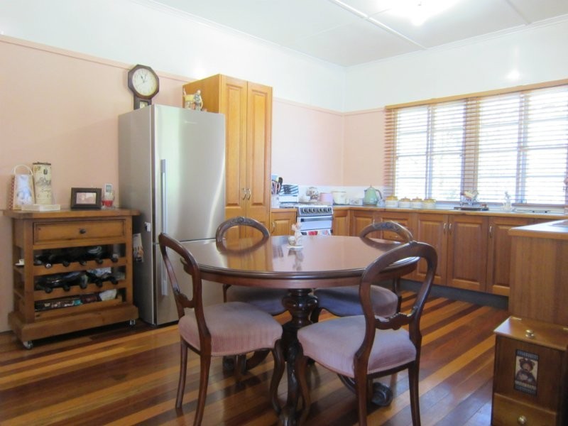 8 Crescent Street, Leichhardt QLD 4305