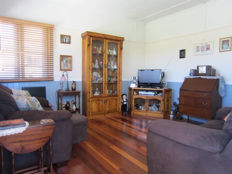 8 Crescent Street, Leichhardt QLD 4305