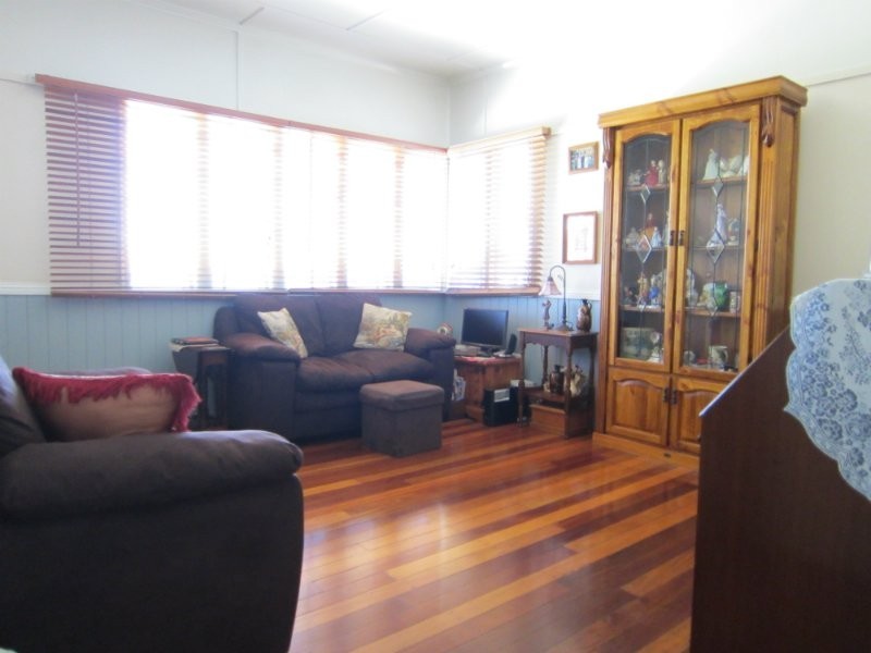 8 Crescent Street, Leichhardt QLD 4305