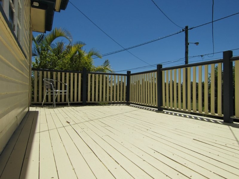 8 Crescent Street, Leichhardt QLD 4305