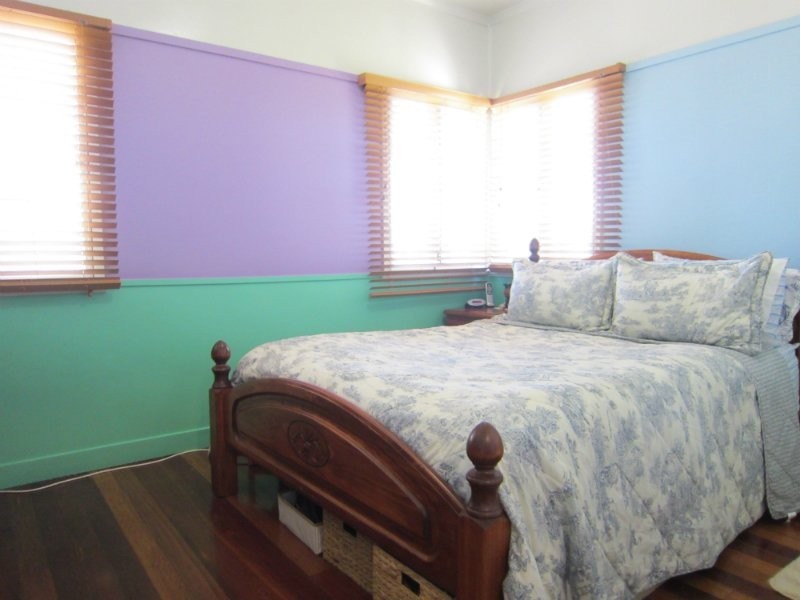 8 Crescent Street, Leichhardt QLD 4305