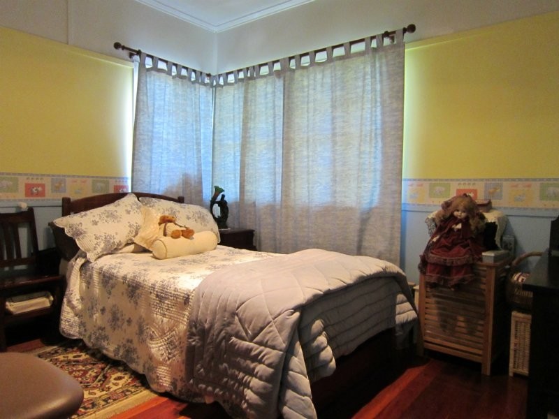 8 Crescent Street, Leichhardt QLD 4305