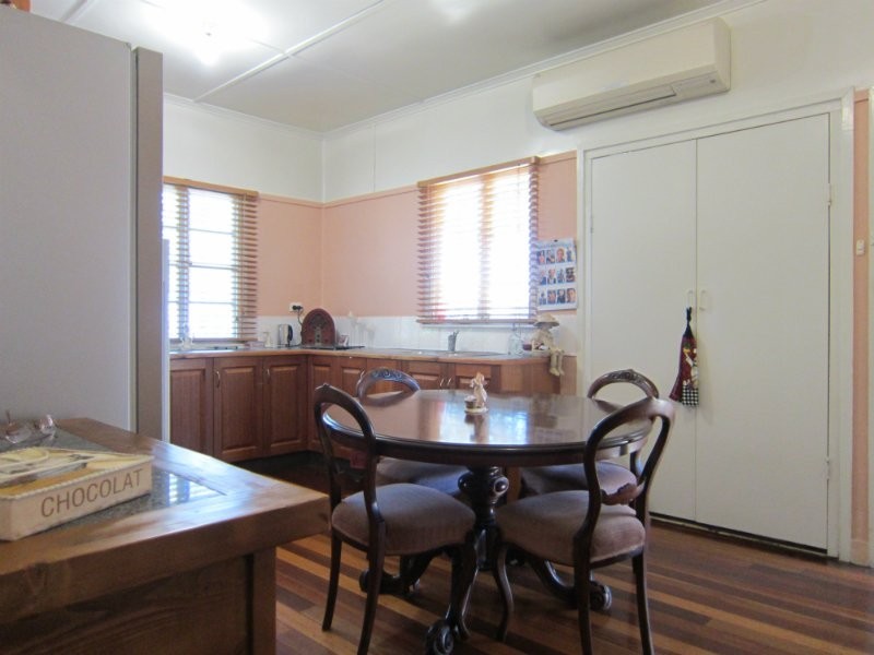 8 Crescent Street, Leichhardt QLD 4305