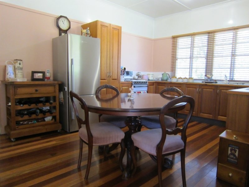 8 Crescent Street, Leichhardt QLD 4305