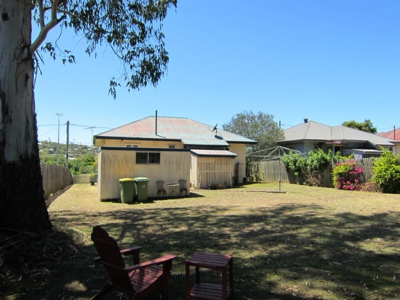 8 Crescent Street, Leichhardt QLD 4305