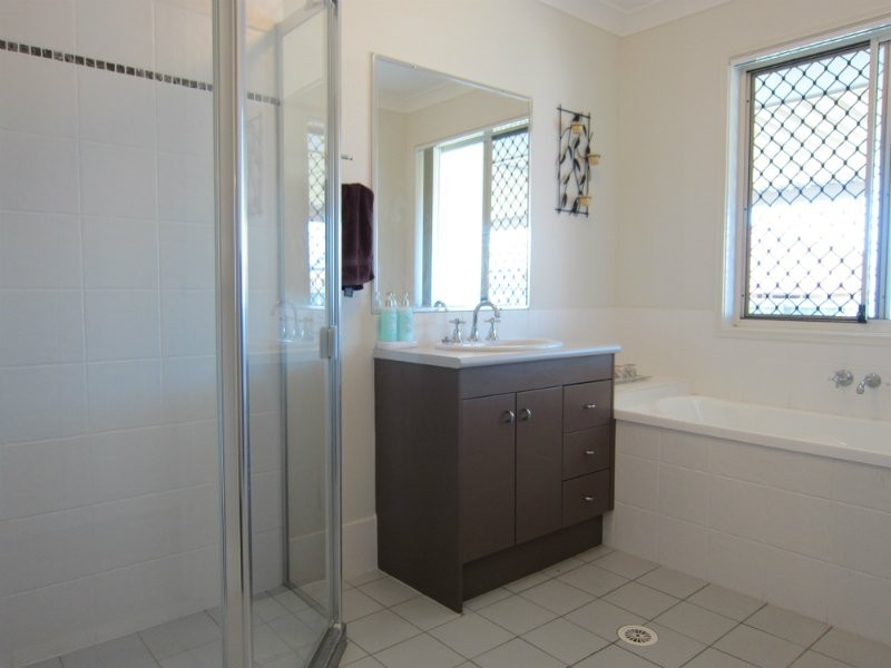 18 Acacia Close, Raceview QLD 4305