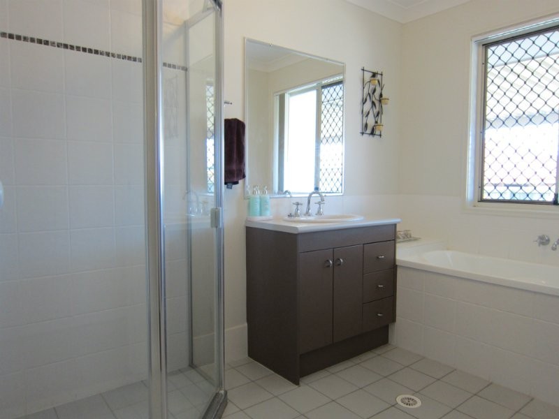 18 Acacia Close, Raceview QLD 4305