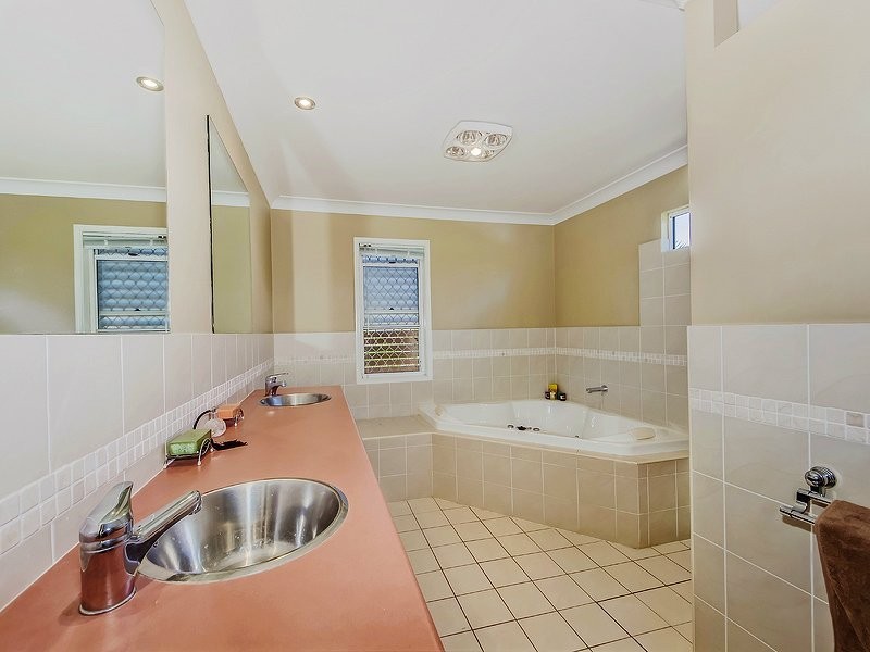 98 Jacana Crescent, Flinders View QLD 4305
