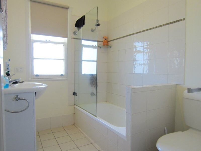 32 Wattle Street, North Booval QLD 4304