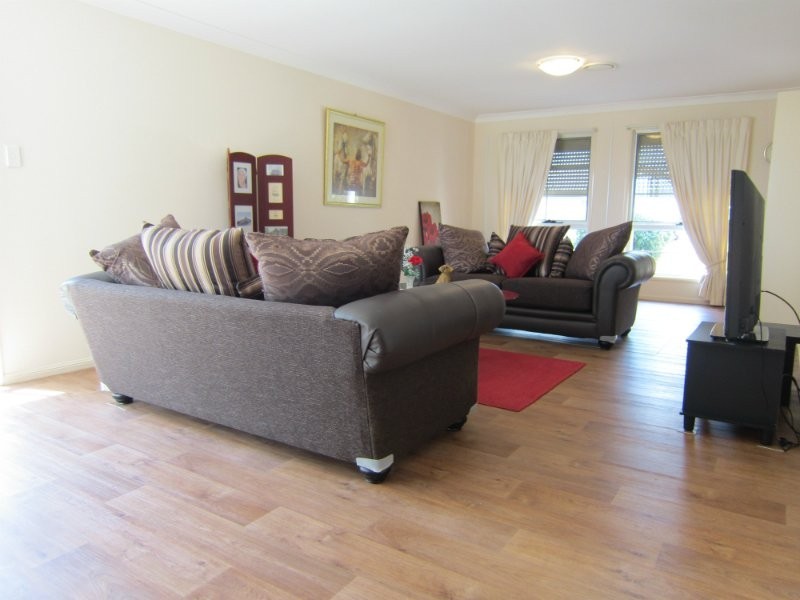 104 Willowtree Drive, Flinders View QLD 4305