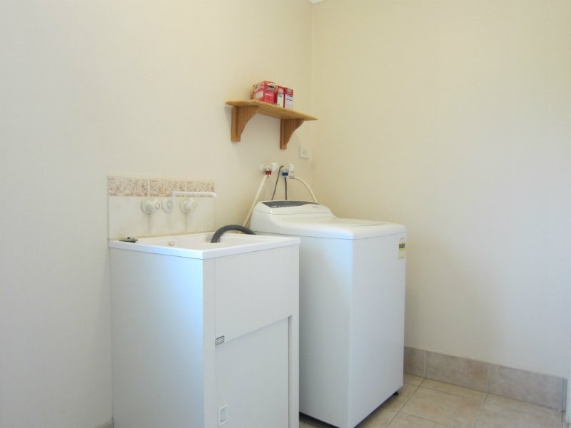 104 Willowtree Drive, Flinders View QLD 4305