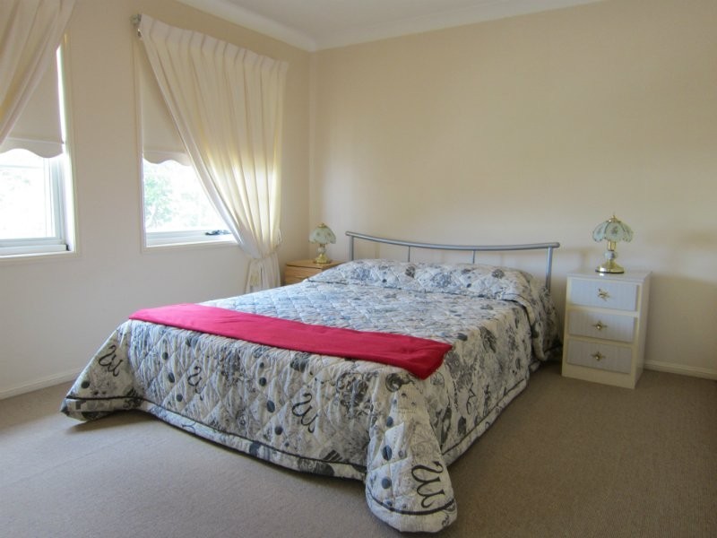 104 Willowtree Drive, Flinders View QLD 4305