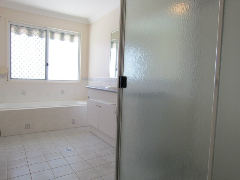 104 Willowtree Drive, Flinders View QLD 4305