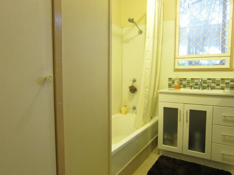 18 Edgar Street, Eastern Heights QLD 4305