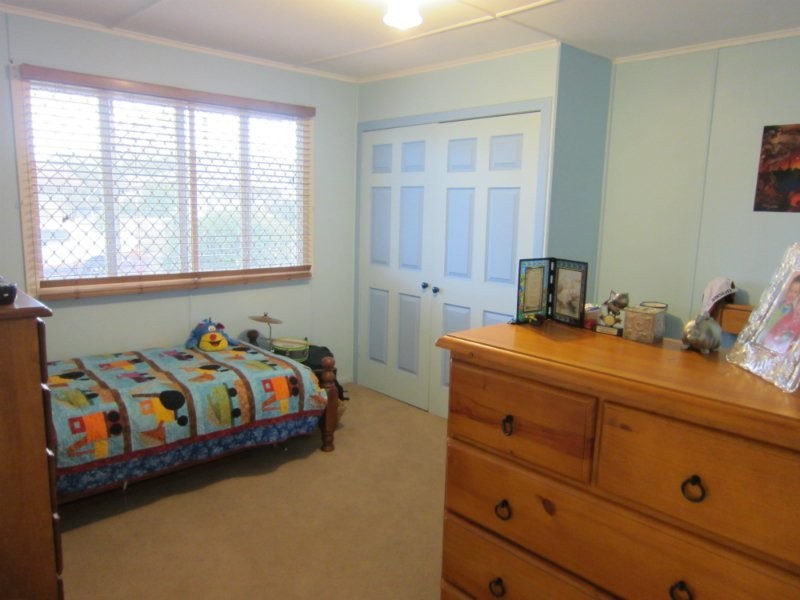 18 Edgar Street, Eastern Heights QLD 4305