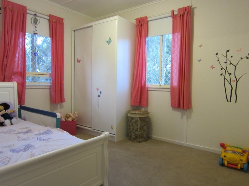 18 Edgar Street, Eastern Heights QLD 4305