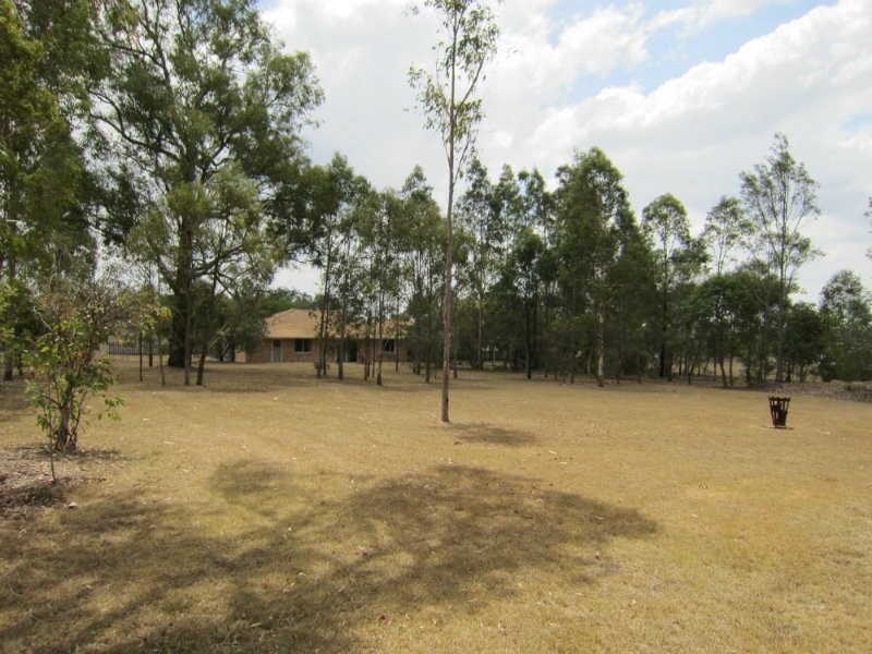 84 Flinders Street, Peak Crossing QLD 4306