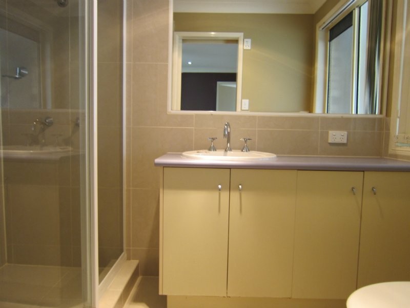 84 Flinders Street, Peak Crossing QLD 4306