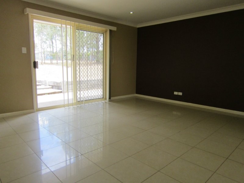 84 Flinders Street, Peak Crossing QLD 4306