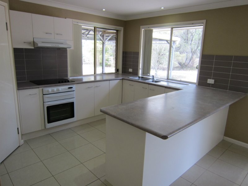 84 Flinders Street, Peak Crossing QLD 4306