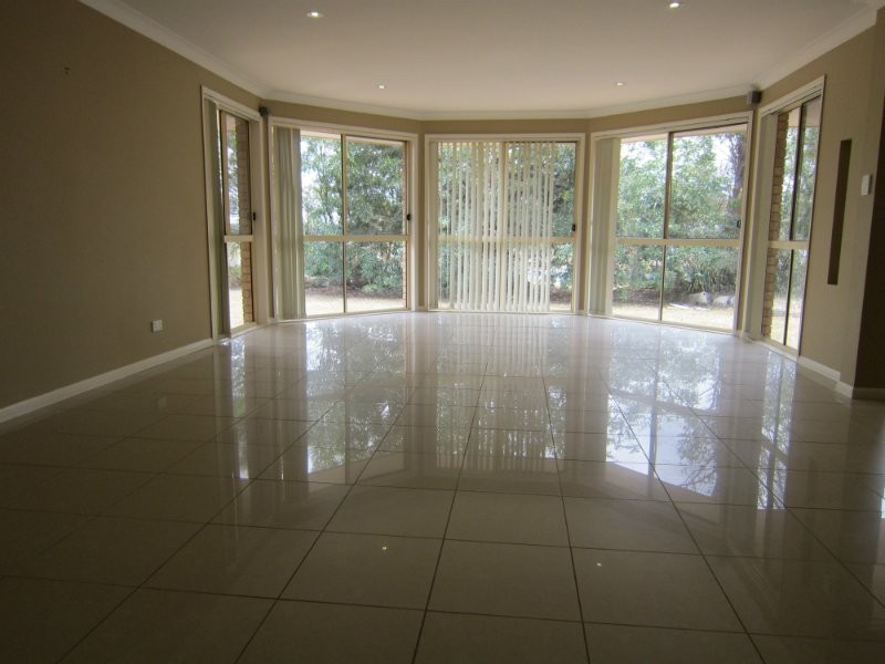 84 Flinders Street, Peak Crossing QLD 4306