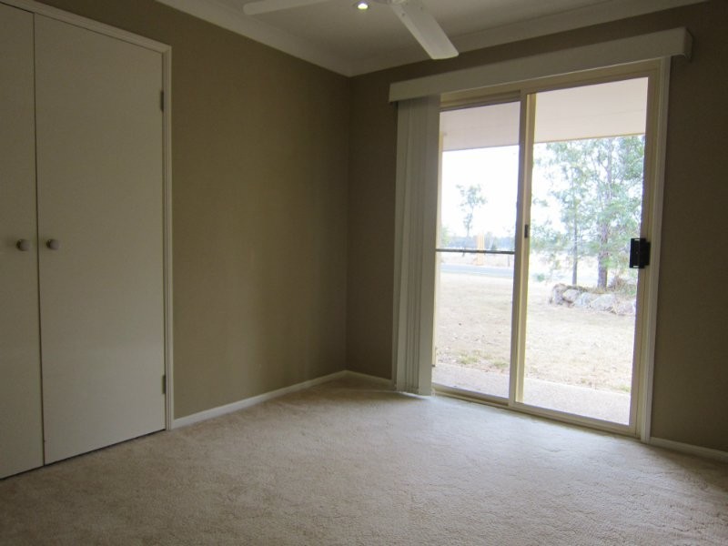 84 Flinders Street, Peak Crossing QLD 4306
