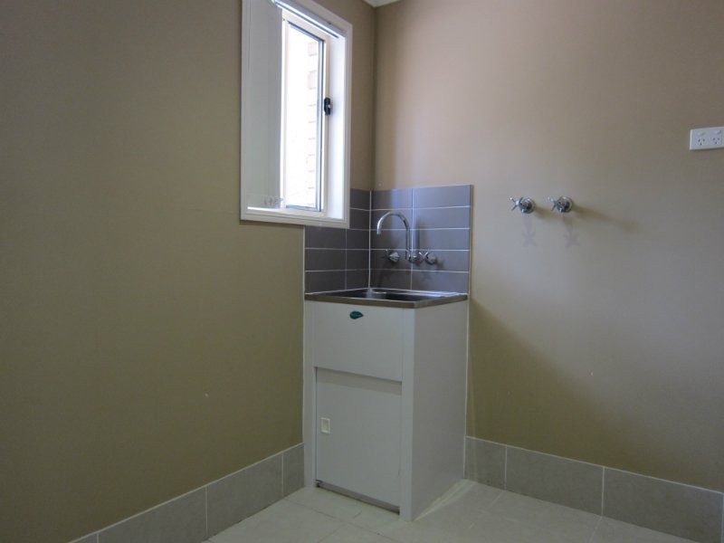 84 Flinders Street, Peak Crossing QLD 4306