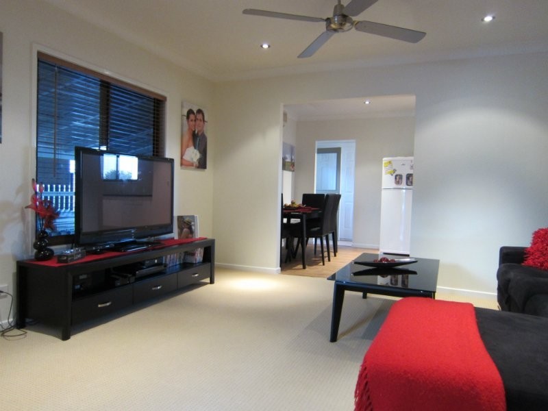 10 Edgar Street, Eastern Heights QLD 4305