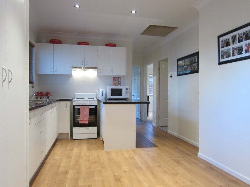 10 Edgar Street, Eastern Heights QLD 4305