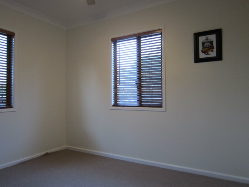 10 Edgar Street, Eastern Heights QLD 4305