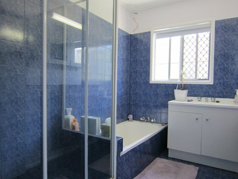 2 Way Court, Silkstone QLD 4304