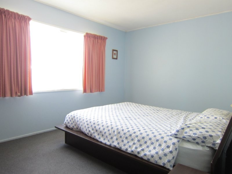 2 Way Court, Silkstone QLD 4304