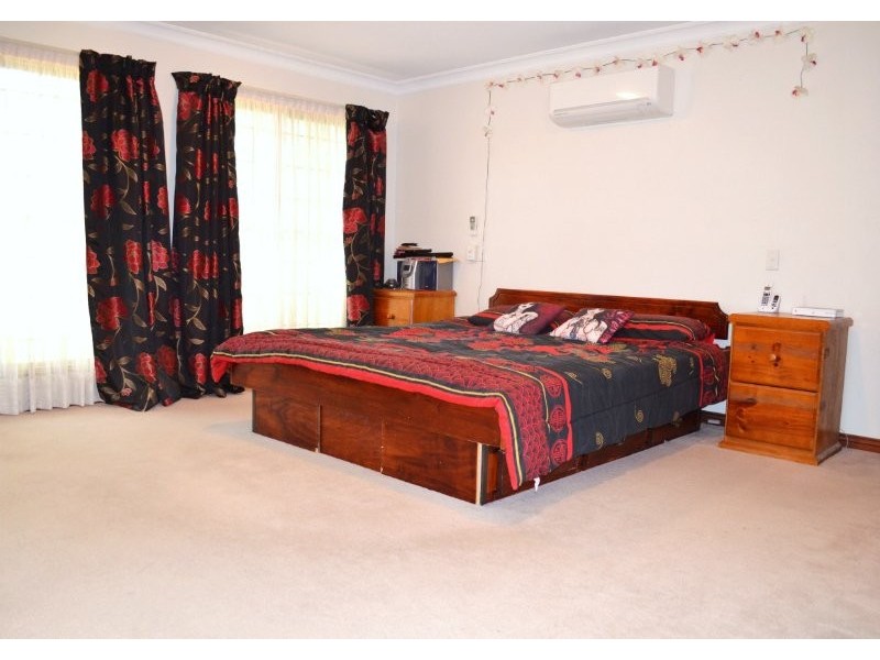 18 Gregory Street, Wulkuraka QLD 4305