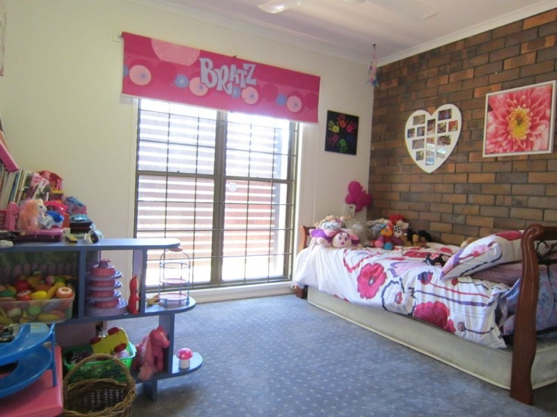 18 Gregory Street, Wulkuraka QLD 4305