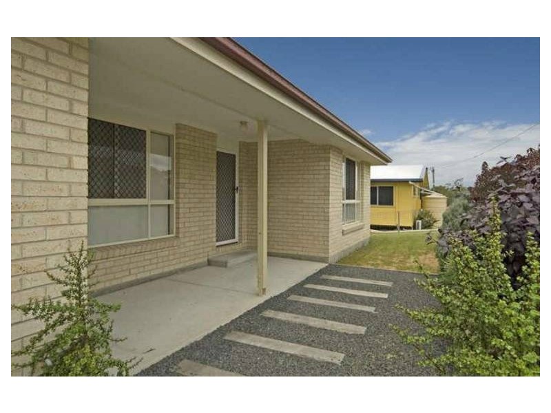 Skinner Crescent, Silkstone QLD 4304