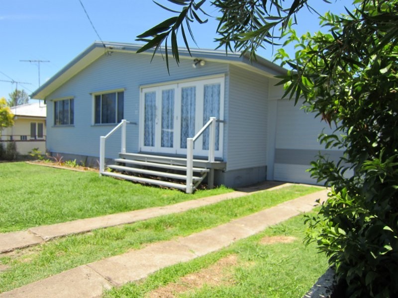 11 Edgar Street, Eastern Heights QLD 4305